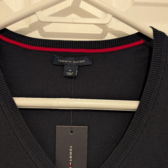 Tommy Hilfiger V neck sweater - Picture 2 of 3